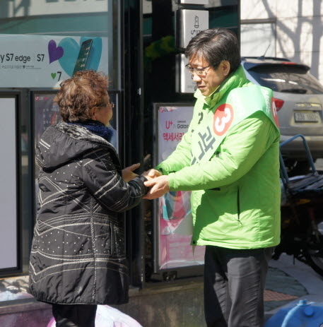 지역 민심 챙기기에 나선 국민의당 곽태원 후보