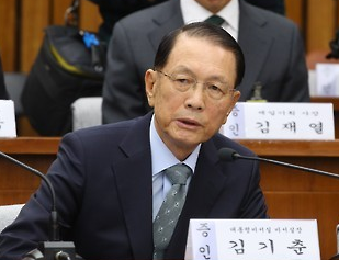 '최순실 게이트' 국회 특위 청문회에 증인으로 출석한 김기춘 전 대통령비서실장