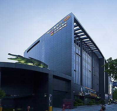 패션그룹형지 강남 사옥<사진=패션그룹형지 홈페이지>