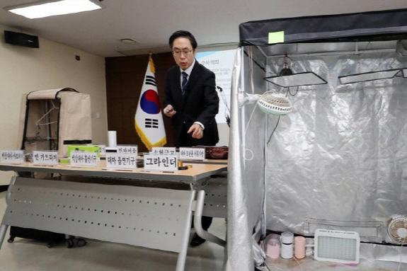 [현장+] "구속기소에 지명수배까지" 재벌가 '마약 스캔들' 어디까지?