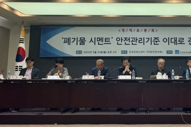 [현장+] "시멘트공장, 쓰레기 해결사 아닌 환경오염 주범"···안전관리기준 제자리