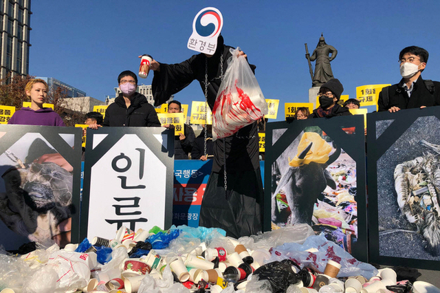 [일회용품 공화국의 민낯③] "소상공인 부담 경감? 외려 혼란"…321곳 시민·환경단체 공동 행동