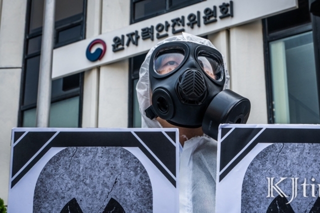"1호기 해체 중인데 2호기 연장?"…안전성 논란에 원안위 책임론