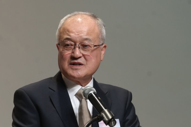 노스페이스 '영원' 성기학 회장, 본인·친족·임원 회사 82개사 은폐 검찰행