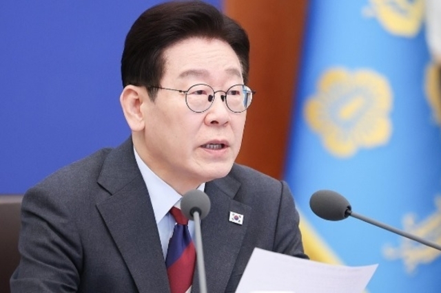 李대통령 "조기 추경해야 할 상황…재정지원 등 추가재정 필요"