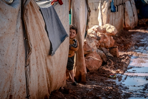 중동 긴장 고조, 이란 보복 공격 확산... "세계 경제 흔들 수 있다"
