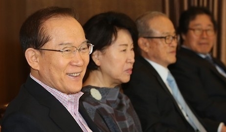 지난해 6월 2일 만 80세 생일을 맞은 이회창 전 한나라당 총재가 서울 중구 프레스센터에서 지인들과 오찬을 하고 있다. 사진=연합뉴스 제공.
