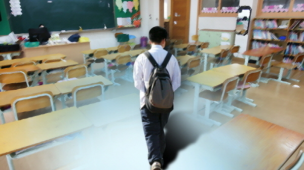 최근 코로나19로 약 2년여간 온라인 수업을 받던 전국의 초중고대학교들이 대부분 전면 등교를 결정하면서 일부 학생들을 대상으로 '심리치료, 심리상담' 연구소도 바빠지고 있다. 사진은 기사와 무관함.(사진=연합뉴스).