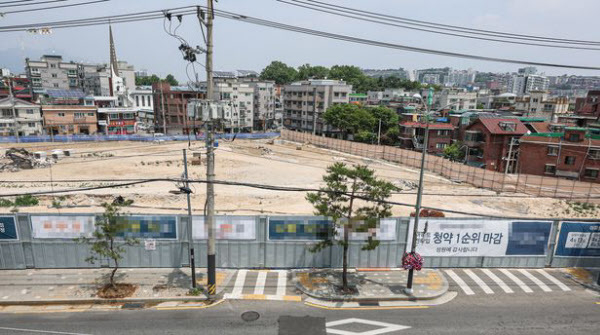 화물연대 총파업으로 공사가 일시 중단된 수도권의 한 아파트 건설현장 모습. (사진 = 연합뉴스)