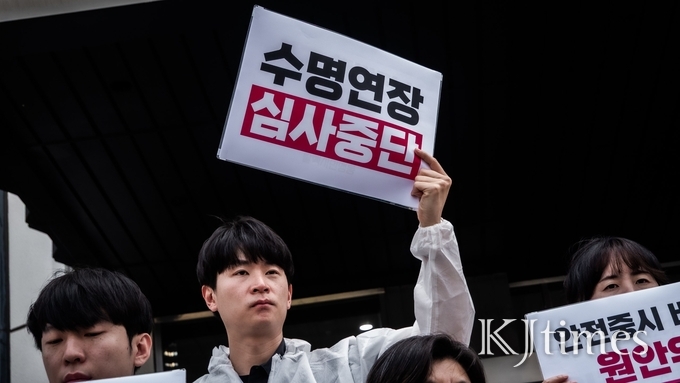 지난 18일, 시민사회단체 연대체인 ‘탈핵시민행동’과 종교계 기후단체인 ‘종교환경회의’는 서울 종로구에서 공동 기자회견을 열고 노후 핵발전소의 수명연장 중단을 강력히 촉구했다.(사진=탈핵시민행동)