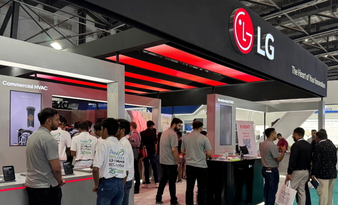 LG전자가 12일 印 뭄바이서 열린 공조 전시회 ‘ACREX 2026’서 현지 최적화 부품 솔루션을 공개했다.(사진 제공=LG전자)